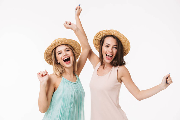 Two cheerful young girls wearing summer clothes - Foto, afbeelding