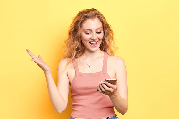 positive excited beautiful young woman chatting by mobile phone - Foto, Imagen