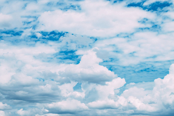Blurred sky blur or azure sky and white cloud background, beautiful nature on summer. Cloudscape background - Foto, Imagen