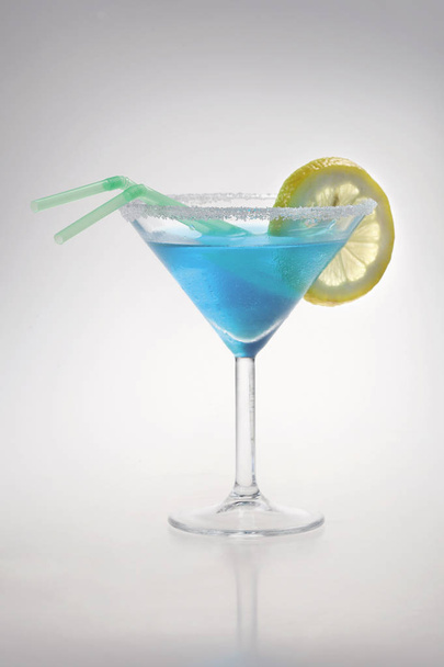 cocktail on a transparent table top  - Foto, imagen