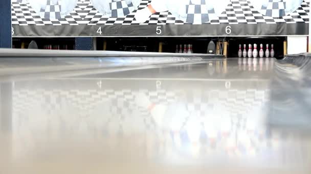 boule orange frappe skittles au bowling
 - Séquence, vidéo