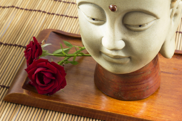 Βούδα με τριαντάφυλλο - Φωτογραφία, εικόνα