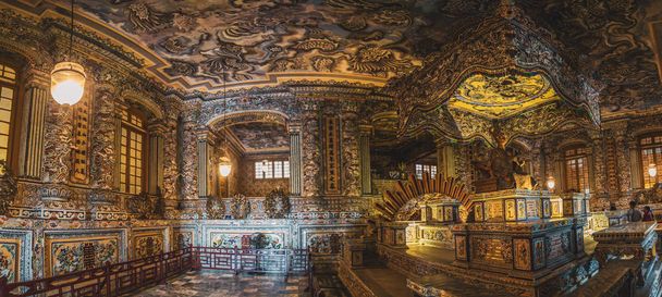 Hue imparatorluk sarayı ve Vietnam Kraliyet Mezarları - Fotoğraf, Görsel