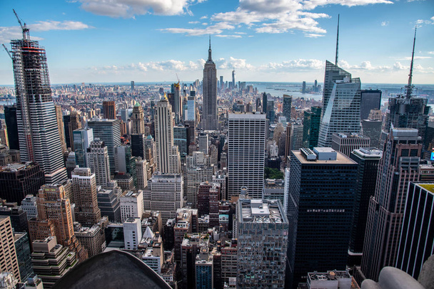 マンハッタンのミッドタウンの頂上から南を見る(アメリカ、ニューヨーク) - 写真・画像