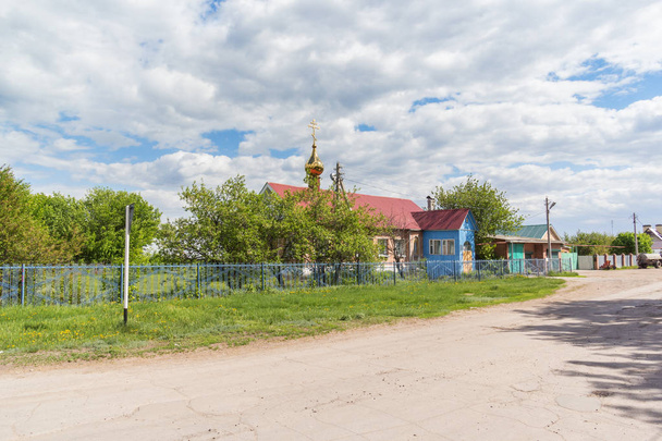 Kis falutemplom a falu Khryashchevka, Samara reg - Fotó, kép