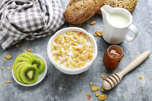 Смачний і здоровий сніданок. Різноманітність їжі
 - Фото, зображення