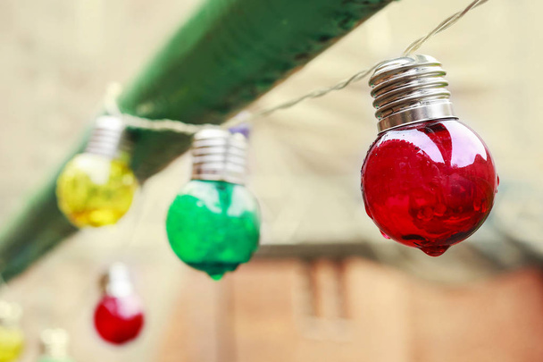 Guirlanda de lâmpadas coloridas
 - Foto, Imagem