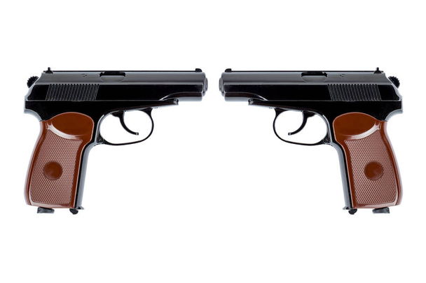 Twee pistolen symmetrisch geregisseerd door de stammen - Foto, afbeelding