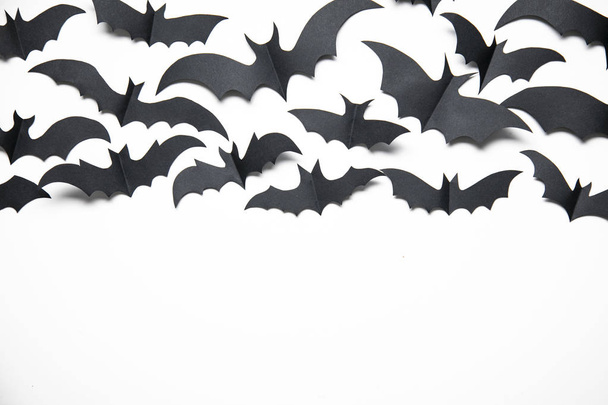 Halloween paper bat decorations on a white background. - Foto, afbeelding