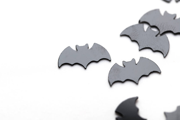 Black bat shapes on a white background. Halloween background - Foto, Bild