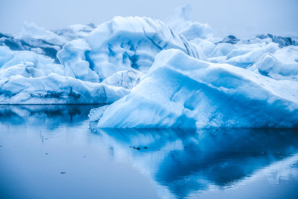 İzlanda 'da Jokulsarlon' daki buzdağları.. - Fotoğraf, Görsel