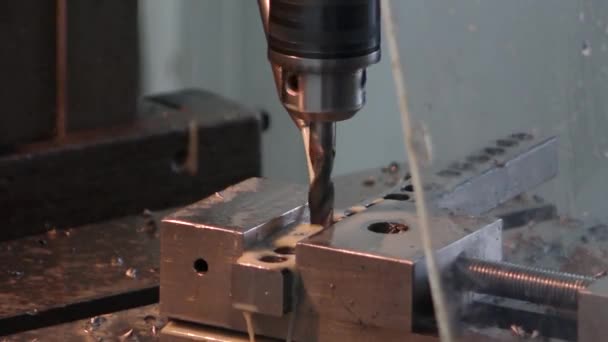 agujeros de perforación en la máquina de perforación
 - Metraje, vídeo