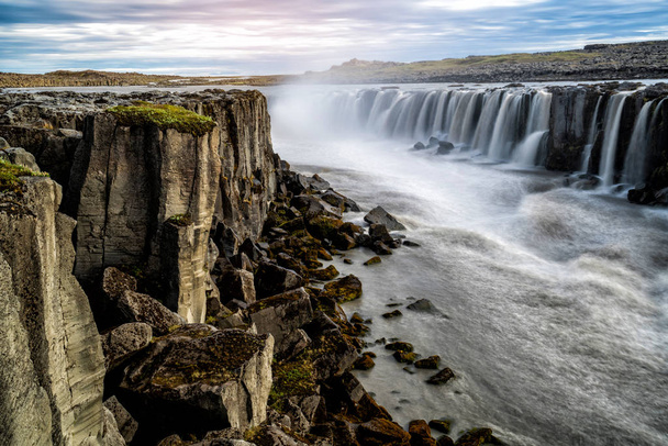 atemberaubende Landschaft des selfoss Wasserfalls in Island. - Foto, Bild