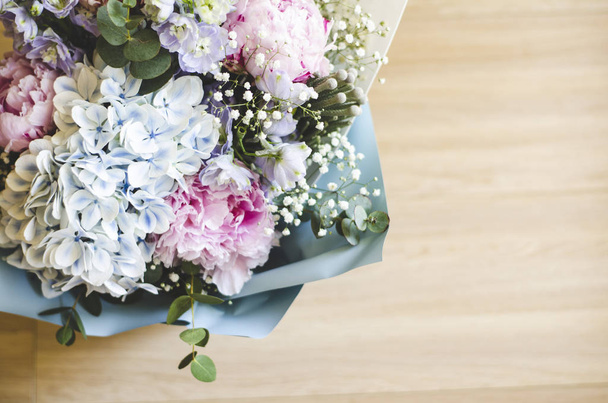 Bouquet of flowers close-up. Peonies, hydrangea. - Foto, afbeelding