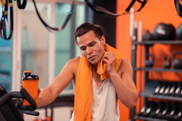 Nice handsome man taking a break in the workout - Photo, Image