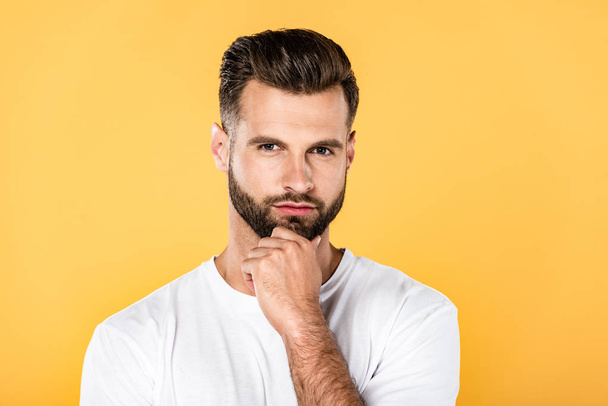 thoughtful handsome man in white t-shirt isolated on yellow - Foto, Imagem