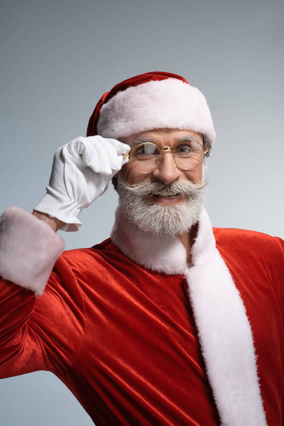 Elderly Santa Claus smiling and looking at camera - 写真・画像