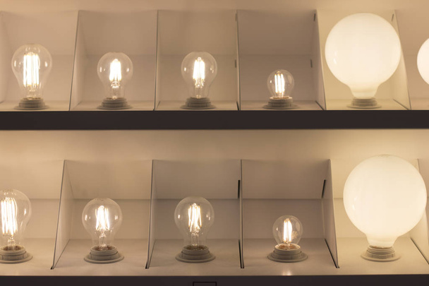 LED-Glühbirnen speichern Anzeige - Foto, Bild