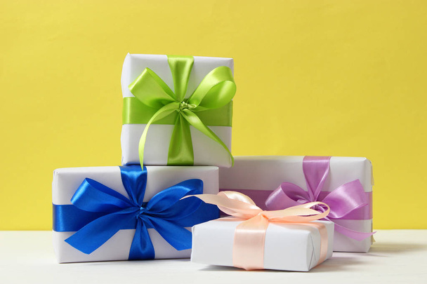 gifts on a colored background. Holiday, giving presents, birthday. - Valokuva, kuva