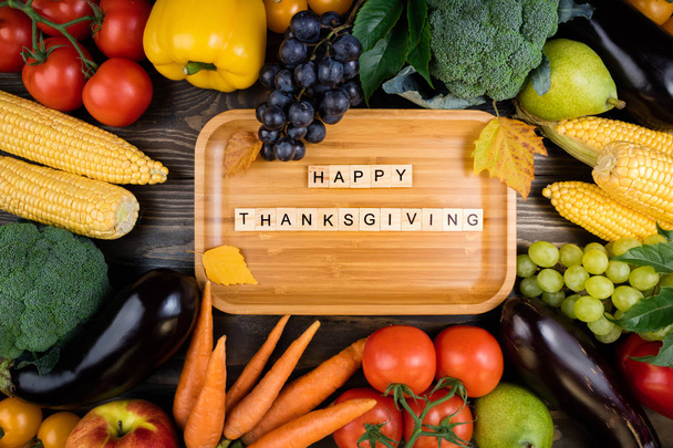 Happy thanksgiving day background. Autumn fruits, vegetables and - Foto, imagen