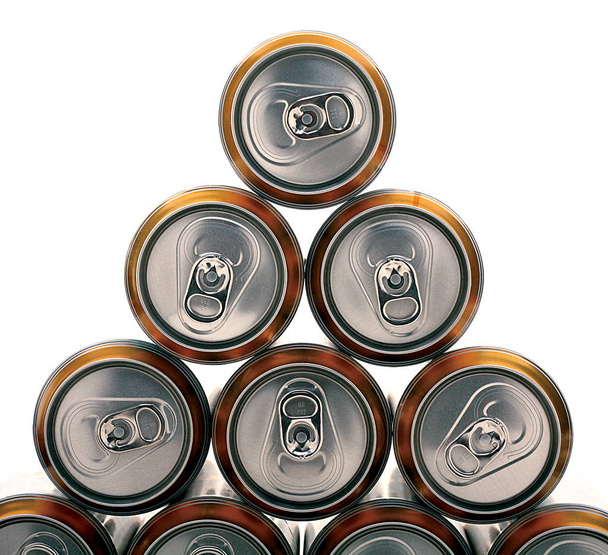 Pirámide de latas de cerveza
. - Foto, Imagen