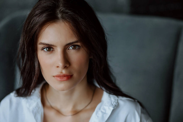 Close-up portrait of a beautiful brunette girl, Looking at the c - Valokuva, kuva
