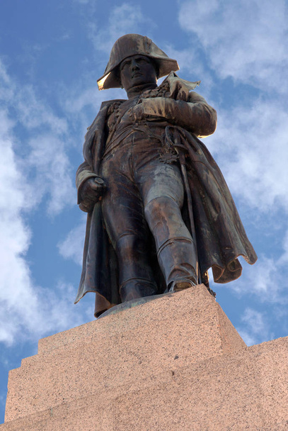 Estatua de Napoleón en Ajaccio en Córcega
  - Foto, imagen