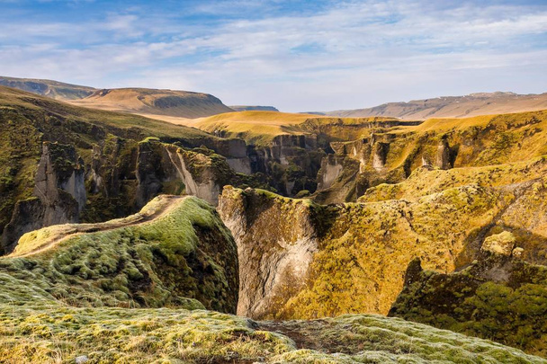 Egyedi táj Fjadrargljufur Dél-Izland. - Fotó, kép