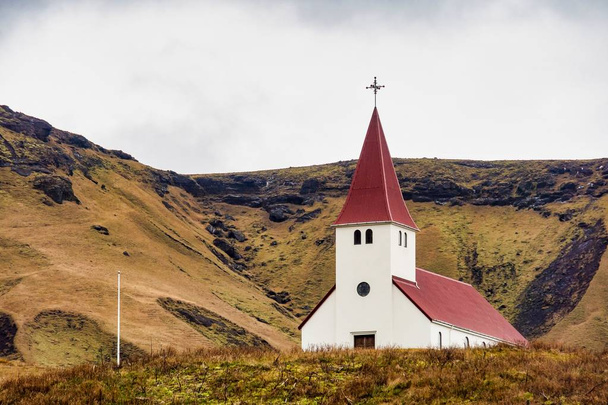 Typisch IJslands landschap bij het Skogar dorp in IJsland - Foto, afbeelding