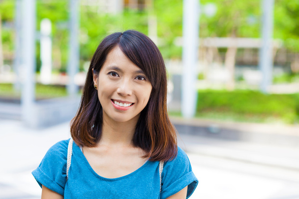 若いアジアの女性の笑顔 - 写真・画像