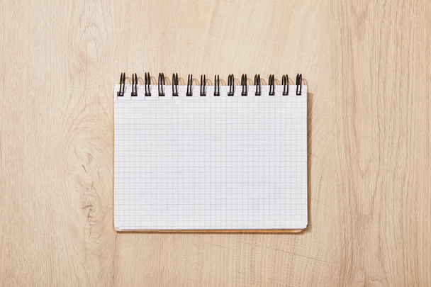 vista superior do caderno vazio em branco na mesa de madeira
 - Foto, Imagem
