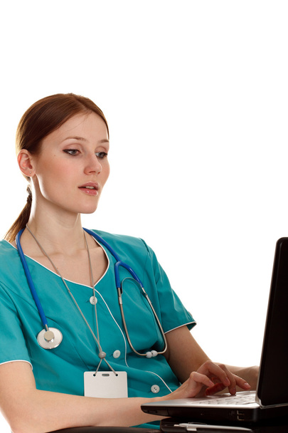 Giovane infermiera medica con il computer portatile
 - Foto, immagini