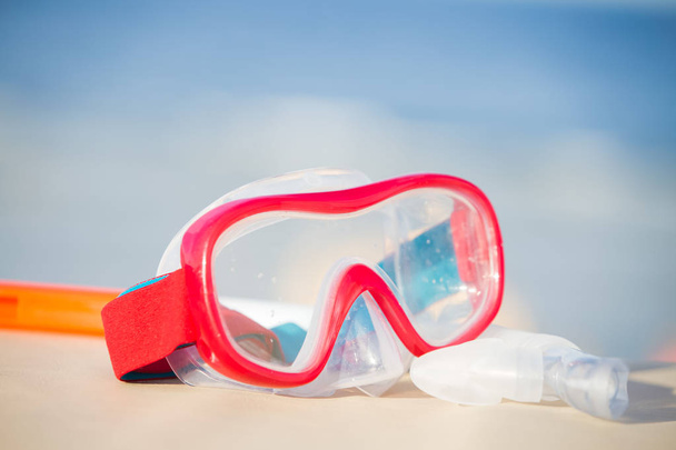 snorkelen masker op het strand - Foto, afbeelding