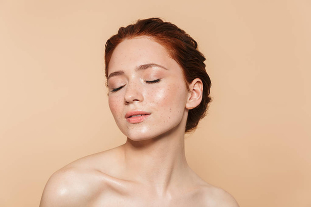 Amazing young redhead woman posing isolated over beige wall background. - Fotografie, Obrázek