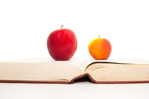 το χοντρό βιβλίο και μήλα - Φωτογραφία, εικόνα