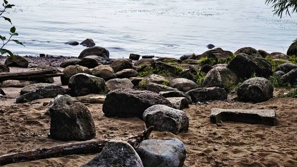 Sfondo grandi pietre sul fiume
 - Foto, immagini
