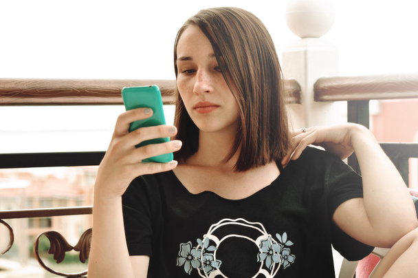 young woman with mobile phone - Photo, Image