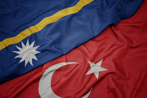 schwenken bunte Flagge der Türkei und Nationalflagge von nauru. - Foto, Bild