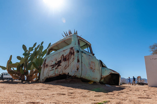 Naufragios de vehículos viejos en Namibia
 - Foto, imagen