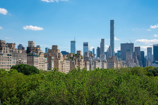 A Central Parkra nyíló kilátás a Met tető tetején - Fotó, kép