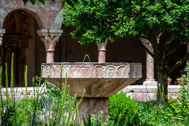 Cloister with areches and columns in NYC - Photo, Image