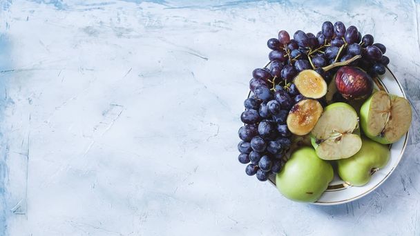 Assiette de fruits frais
 - Photo, image