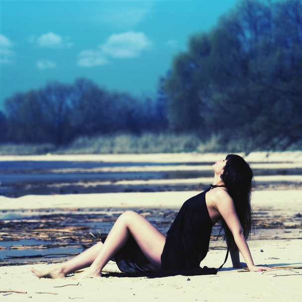 On the river shore, female outdoors portrait - Фото, зображення