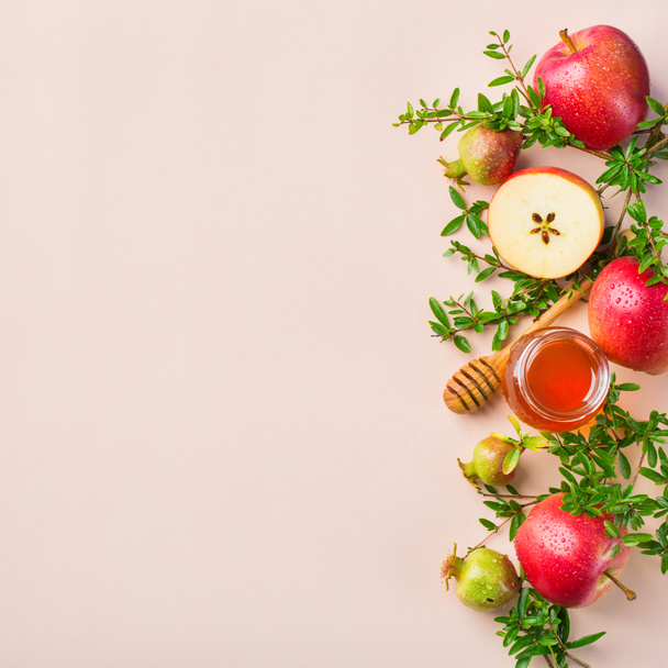 Rosh Hashana, jewish new year holiday concept, honey, apple, pomegranate - Foto, Imagem
