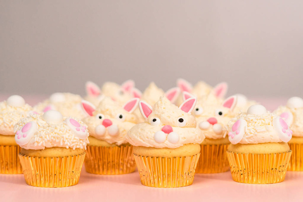 Baking cupcakes - Foto, Bild