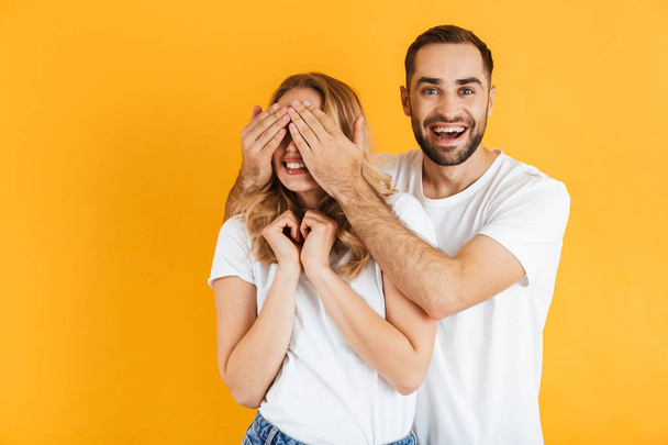 Excited cheerful young couple standing isolated - Foto, immagini