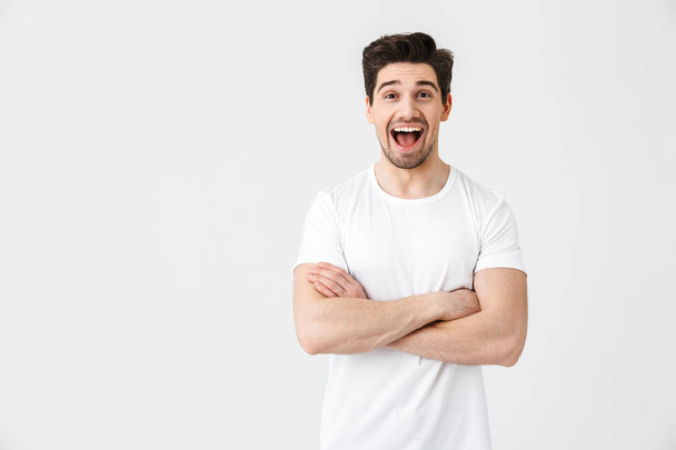 Excited happy young man posing isolated over white wall background. - Foto, Imagen