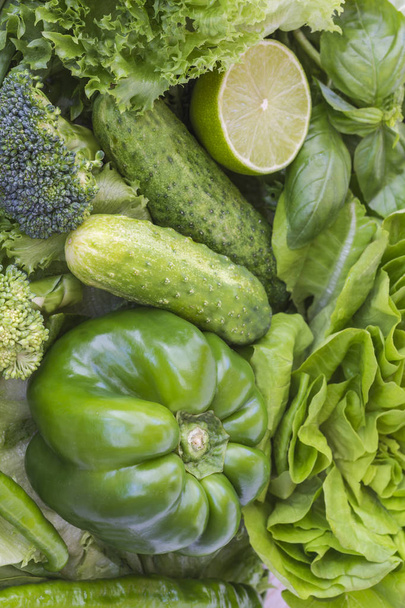 Healthy green vegetables: broccoli and cucumbers, lettuce, onion and peppers - 写真・画像