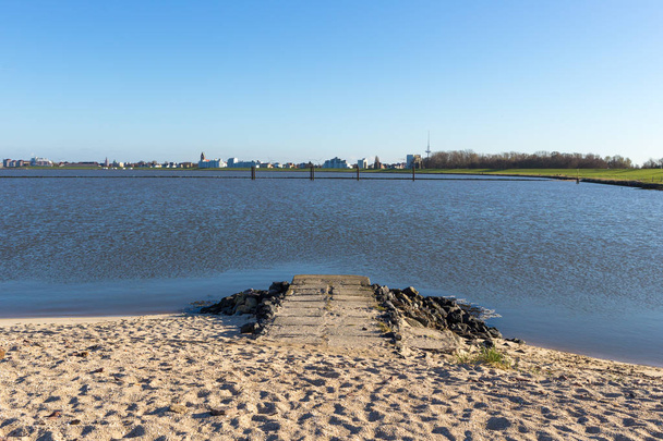 Vue du Kugelbaken à la baie et la ville de Cuxhaven
 - Photo, image