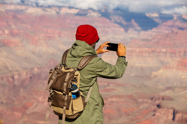 Turysta w Grand Canyon National Park, South Rim, Arizona, U - Zdjęcie, obraz